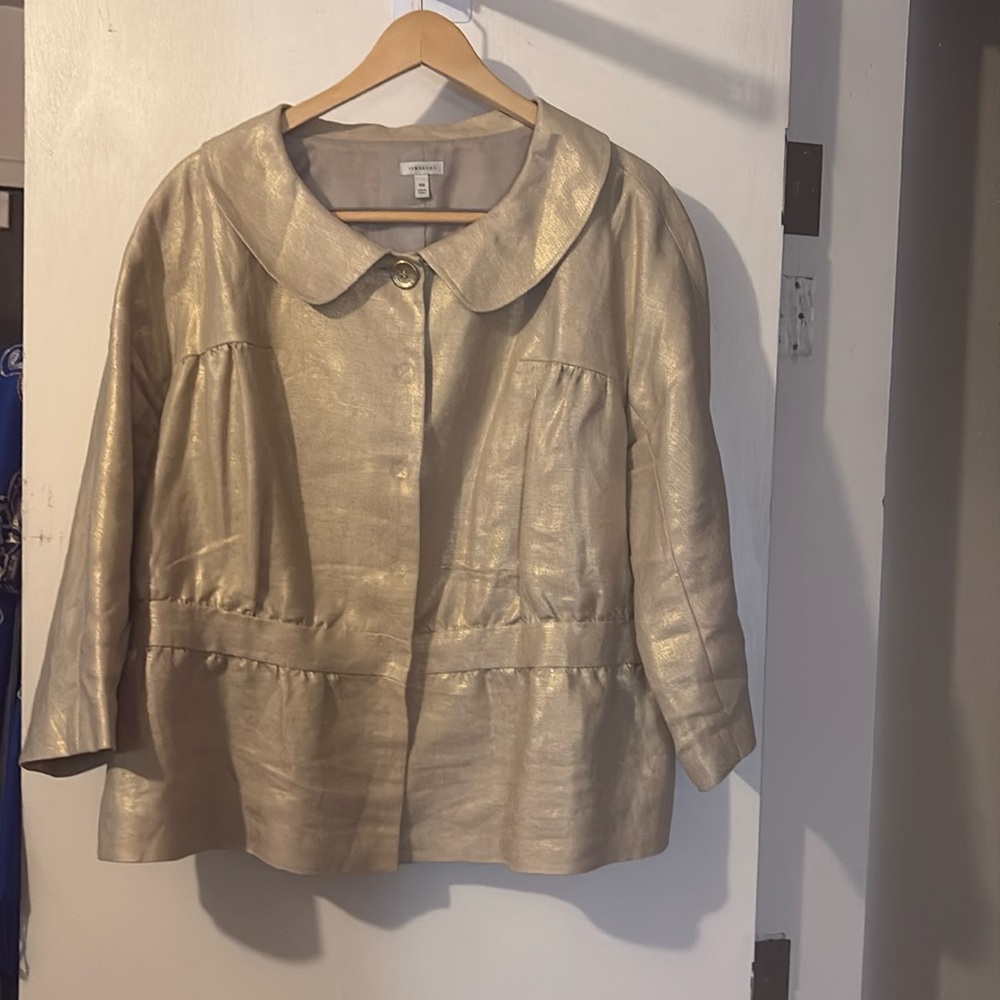 Semantiks gold linen 3/4 sleeve blazer.  So fabulous!! Fully lined all buttons.